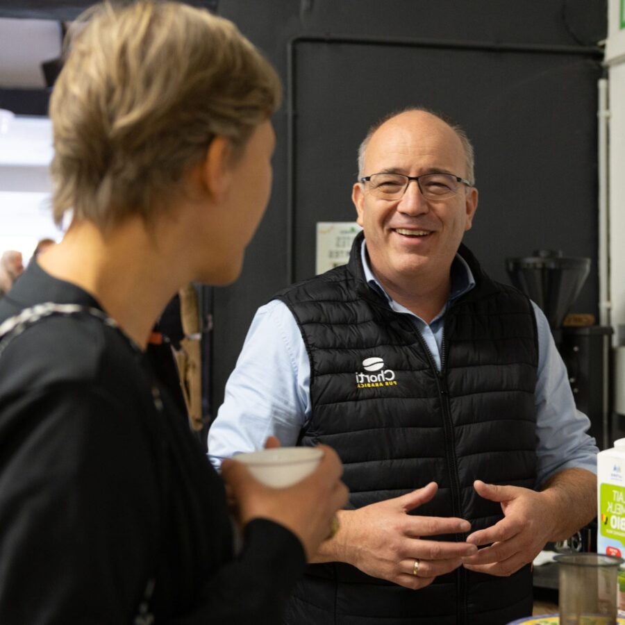 Dimitri de café Chorti en dégustation lors d'un anniversaire de Bab'l